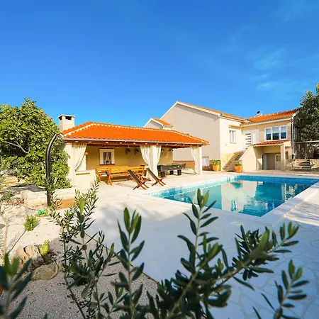 Family Friendly House With A Swimming Pool - Cuskijas, Novigrad - 25299